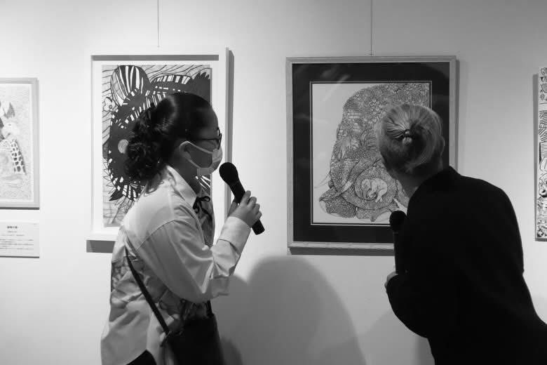 一回目のともいきアートで大賞を受賞した萌木さくさんと。

二回目のともいきアートの会場赤レンガ倉庫ギャラリーでのギャラリートーク。

後ろから見るとこんな感じなんですね(^^)