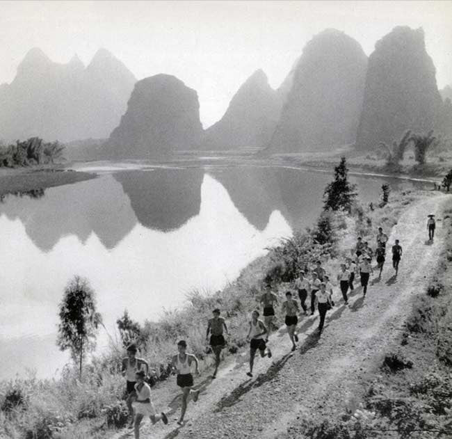 YesterdayLens's tweet image. 1970年代，文革期间，毛泽东提倡的全面健身运动。