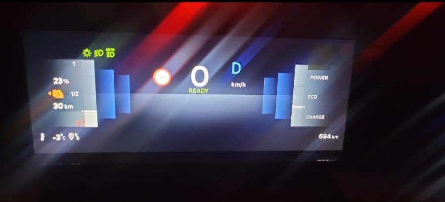 Vatandaşın biri Opel Frontera elektrikli araç almış. Kendisine 400 km menzil vaadinde bulunulmuş ama kendisi 100 km gidebildiğini söylüyor:

''Opel’den yaklaşık 1 ay önce sıfır Opel Frontera elektrikli GS paket bir araç satın aldım. Aracı Eskişehir’de işe gidip gelmek için şehir