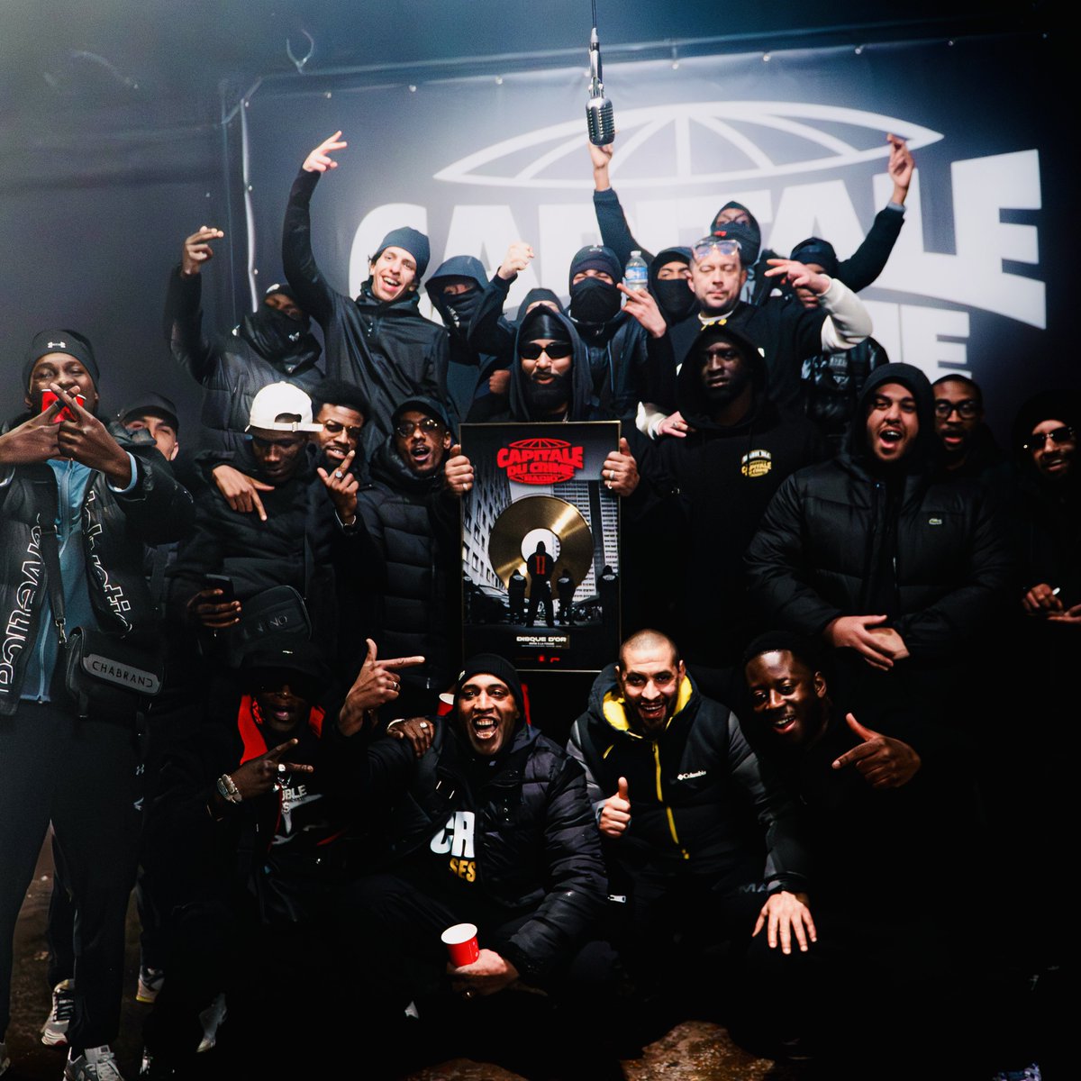 lafouine78's tweet image. Merci à tous pour ce disque d'or, c’est le vôtre.
Celui du peuple. Celui de Trappes.

C’est le disque d’or de Biggie Joe, du White, du studio Redlines.

De Banlieue Sale, de Glenn Smith, de Dixon et DJ Battle.

C’est le disque d’or de ma famille, de Fatima, des Spartiates et de…