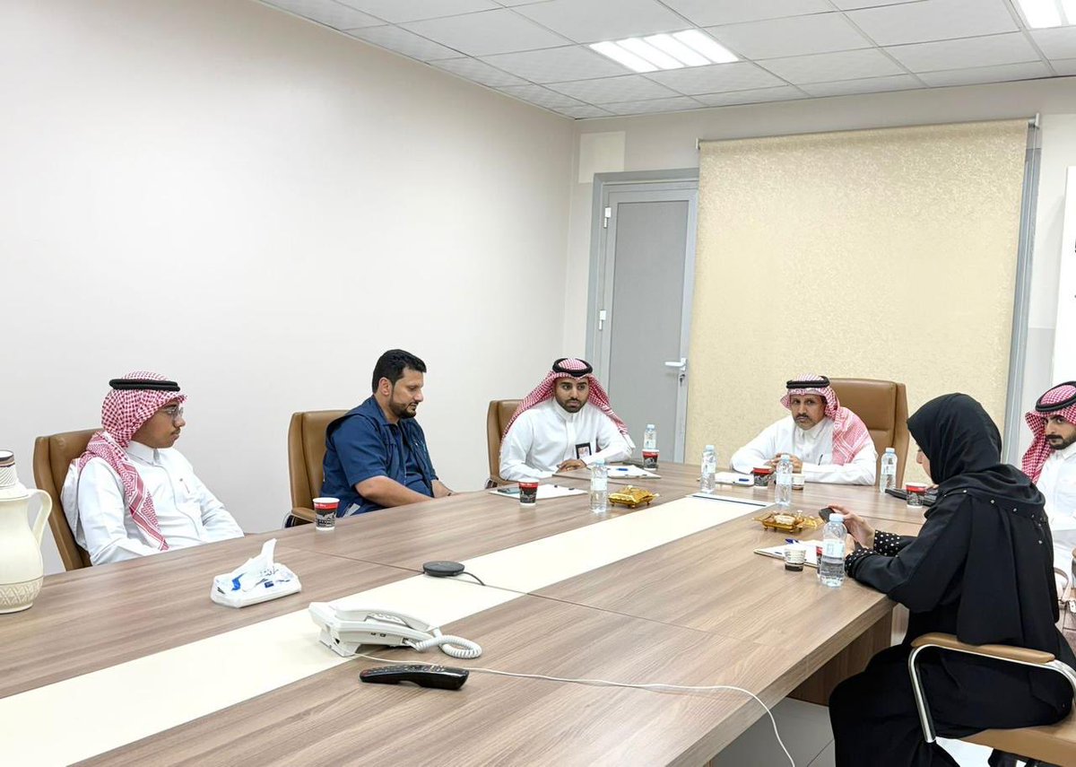 selfvtsa's tweet photo. تشرف فريق ذات التطوعي بزيارة جمعية إكرام المسنين @ekrammosineen
لبحث سبل الشراكة والتعاون في برامج تعزز الصحة النفسية وجودة الحياة لكبار السن
سعدنا بهذا اللقاء المثمر، ونعتز بالتكريم ومنحنا الدرع التذكاري
وهو محل تقدير واعتزاز لنا جميعًا
كل الشكر والتقدير
ونسأل الله أن يبارك هذه الشراكة ويجعلها أثرًا نافعًا ومستدامًا 
#ذات_التطوعي #شراكات_مجتمعية #إكرام_المسنين