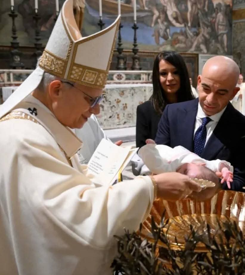 AthVaticana's tweet photo. #LeoneXIV ha battezzato Chiara e Mattia, "atleti" della comunità sportiva di Athletica Vaticana. Il rito ieri #11gennaio,  Battesimo del Signore, nella #CappellaSistina. A Chiara e Mattia la carezza di Athletica Vaticana.Con un abbraccio a Biagio e Raffaella e a Barbara e Stefano https://t.co/Kb9EVOLtDu