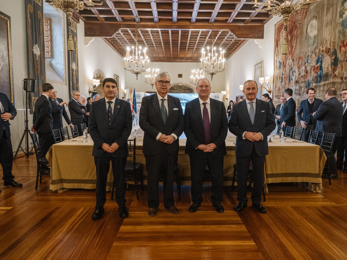 Reunión con la <a href="/CEG_Galicia/">CEG</a>, en un gran momento económico, industrial y turístico para España y un contexto que abre oportunidades de futuro y emprendimiento para Galicia. 
He animado a sus empresas a aprovechar los PERTE del <a href="/minturgob/">Ministerio de Industria y Turismo</a> y he tomado nota de sus inquietudes.