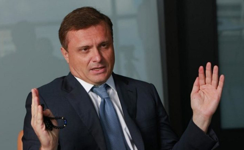 Цензор.НЕТ: 460 га землі, придбаної за вкрадені бюджетні гроші, повертають родині Льовочкіна. Землі на полонині Боржава (Закарпатська область) було вилучено в рамках кримінального провадження НАБУ щодо розкрадання коштів у 2010-2014 роках. Тепер їх продали на аукціоні АРМА за