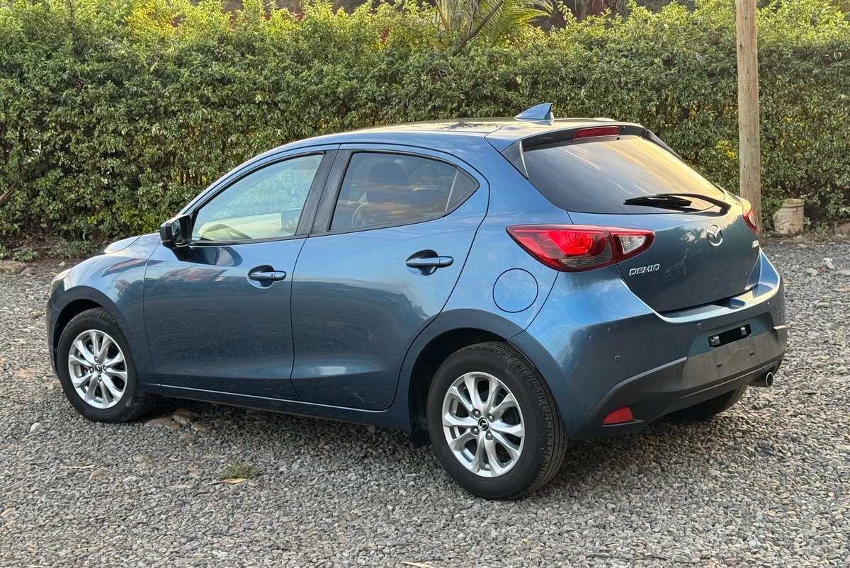 EnvogueAuto's tweet photo. To start off the year, we have this newly cleared 2018 Mazda Demio XD. 1500cc turbo diesel. Asking price of 1.375M. Hit us up if you're in the market for a new car this year. https://t.co/KkKnQUm9OW