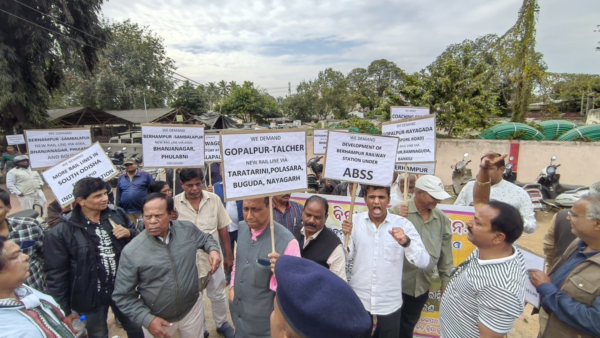 BrahmapurRail's tweet photo. Brahmapur Station Odisha 3rd Rank NSG - 2 Category Station

People Demanding From 30 Years

Coaching Depot For BAM Station

World Class Upgradation Of BAM Station

Sanction 3 New Railway Line

@AshwiniVaishnaw
@narendramodi
@BibhutiJena93
@EastCoastRail
@RailwaySeva

#BAM_NSG_2 https://t.co/gNWdsaJdR9