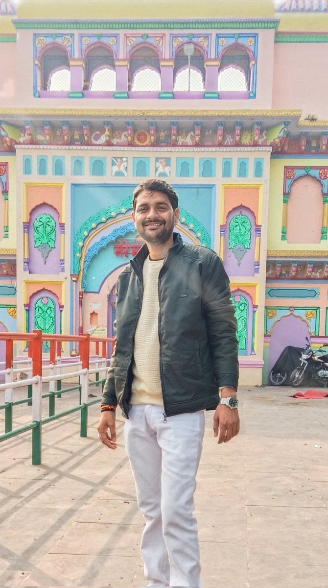 ritesh1528's tweet photo. कहने की ज़रूरत नहीं आना ही बहुत है,
इस दर पे तिरा सीस झुकाना ही बहुत है।
मिलता है जहाँ न्याय वो दरबार यही है,
संसार की सब से बड़ी सरकार यही है।
#जय_शिवशम्भू।❤️🙏 https://t.co/daTLGAHBKi