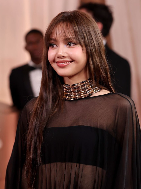 AboutMusicYT's tweet photo. Lisa was the most mentioned celebrity on Twitter during the Golden Globes this year. https://t.co/frcxvZf7md