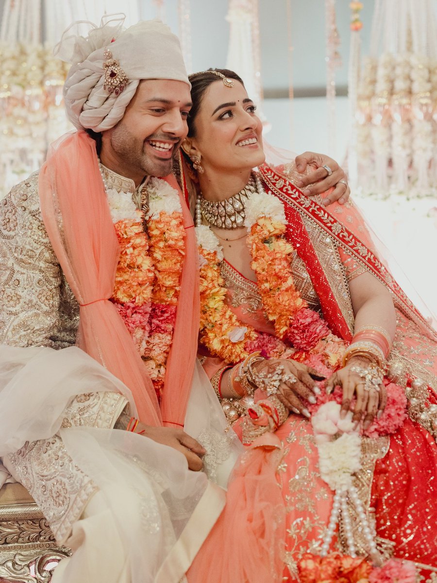 123telugu's tweet image. Photos : Nupur Sanon and Stebin Ben's dreamy destination wedding

gallery.123telugu.com/content/slides…

#NupurSanon #StebinBen #123telugu
