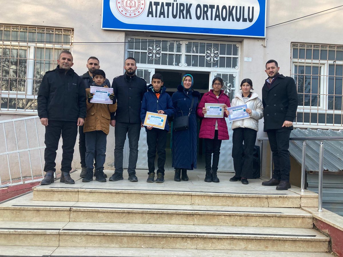 Aralık ayının öğrencisi seçilen öğrencilerimizi kutluyor, başarılarının bir ömür boyu sürmesini temenni ediyoruz. 
<a href="/Dargecit_MEM/">Mardin Dargeçit ilçe Milli Eğitim Müdürlüğü</a> 
<a href="/Selmangez/">Selman gezici</a> 
dargecitataturkoo.meb.k12.tr/icerikler/ayin…