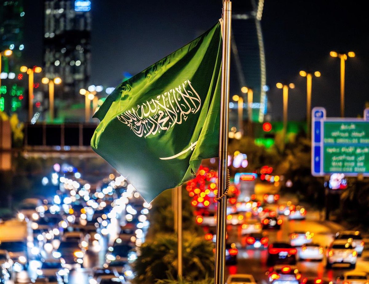 عاجل..

بشرى خير في أرض السعودية:

•اكتشاف 4 مواقع جديدة من الذهب في السعودية .

•عمليات الحفر الأولية تشير لكميات جديدة من النحاس والنيكل والبلاتين.

•إضافة 7.8 مليون أوقية من الموارد الجديدة للذهب.

-