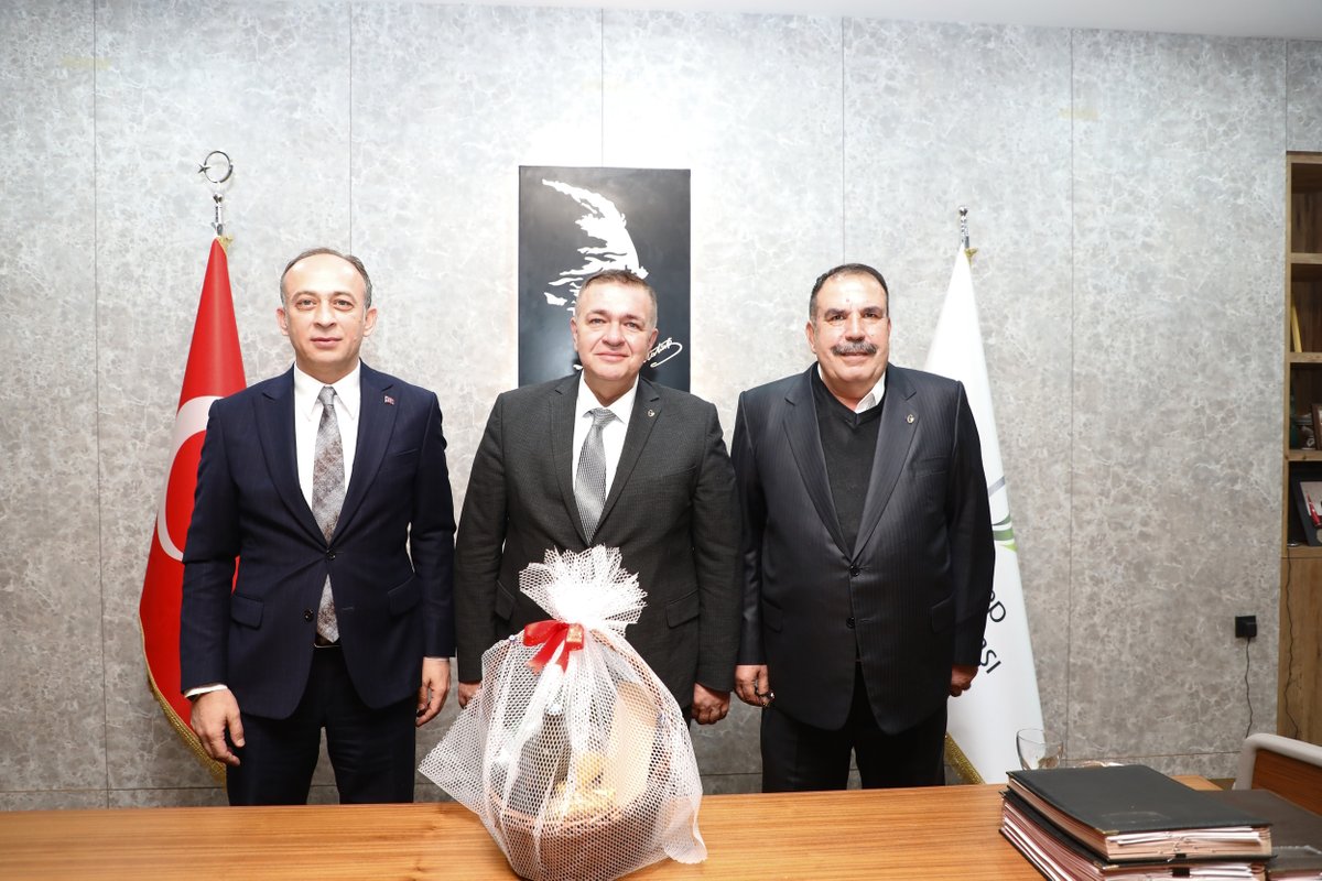 gazianteptb's tweet photo. Kilis Yardımlaşma ve Dayanışma Derneği Başkanı Hakan Çakıcı ile beraberindeki Yönetim Kurulu Üyeleri, borsamızı ziyaret ederek Yönetim Kurulu Başkanımız Mehmet Akıncı ile bir araya geldi.

Ziyarette, borsamızın yürüttüğü faaliyetler, devam eden çalışmalar ve iş birliği imkânları üzerine istişarelerde bulunuldu.

@mehmetakinci27 @hakancakici_