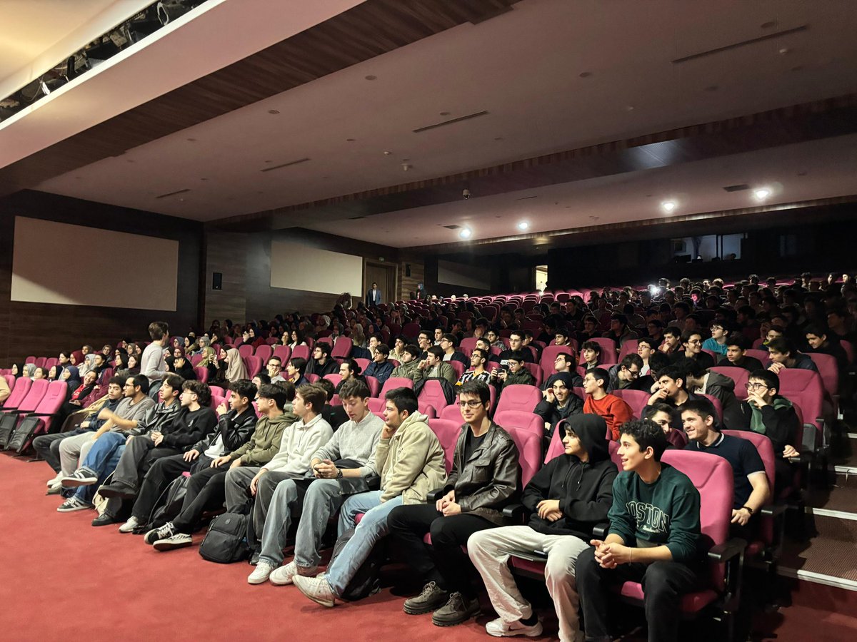 Kartal Anadolu İmam Hatip Lisesi’nde coşku dolu bir atmosferde Nefer Konserini gerçekleştirdik.🌙🎤