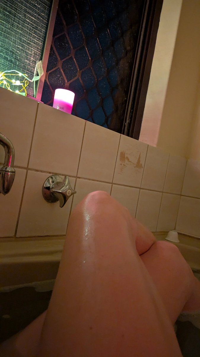 adelaidesuede's tweet photo. I need a plant for my bathroom window so I have something pretty to look at during my long hot soaks 🌿 Baths relax my muscles for better flexibility and stretching into deeper positions.
#sluttips #slutjourney #cuntfessions https://t.co/e1SV8UDXMz