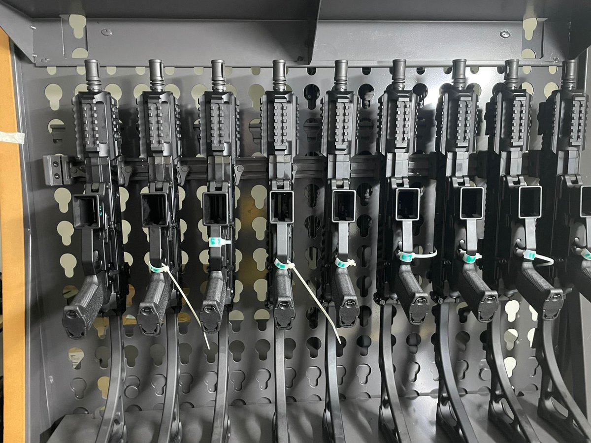 SacredScroll's tweet image. 🇮🇳 100% Indian DNA. 0% Imported. The P-72 Has Arrived.

Bengaluru-based SSS Defence is set to deliver its first major batch of fully indigenous firearms to state police forces and elite ATS units.
This isn’t just "assembly." This is 100% Indian Intellectual Property.

The 2026…