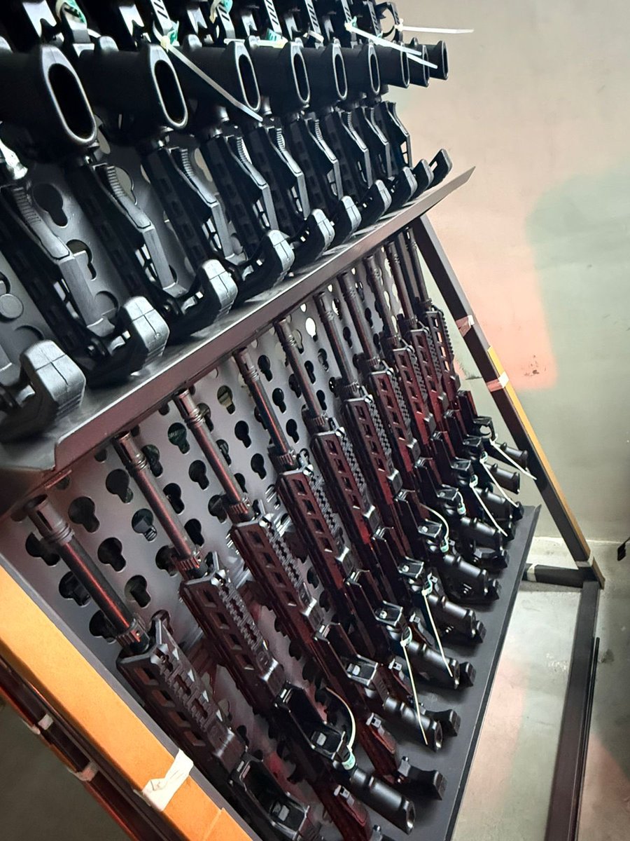 SacredScroll's tweet image. 🇮🇳 100% Indian DNA. 0% Imported. The P-72 Has Arrived.

Bengaluru-based SSS Defence is set to deliver its first major batch of fully indigenous firearms to state police forces and elite ATS units.
This isn’t just "assembly." This is 100% Indian Intellectual Property.

The 2026…