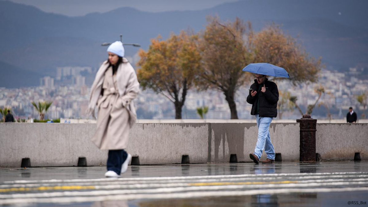 Yağışlı hava gidiyor: Sıcaklıklar ülke genelinde artacak

Meteoroloji Genel Müdürlüğü verilerine göre, yurdu etkisi altına alan yağışlı sistem çarşamba gününden itibaren etkisini kaybederken, hava sıcaklıkları batı bölgelerinden başlayarak ülke genelinde artışa geçecek.