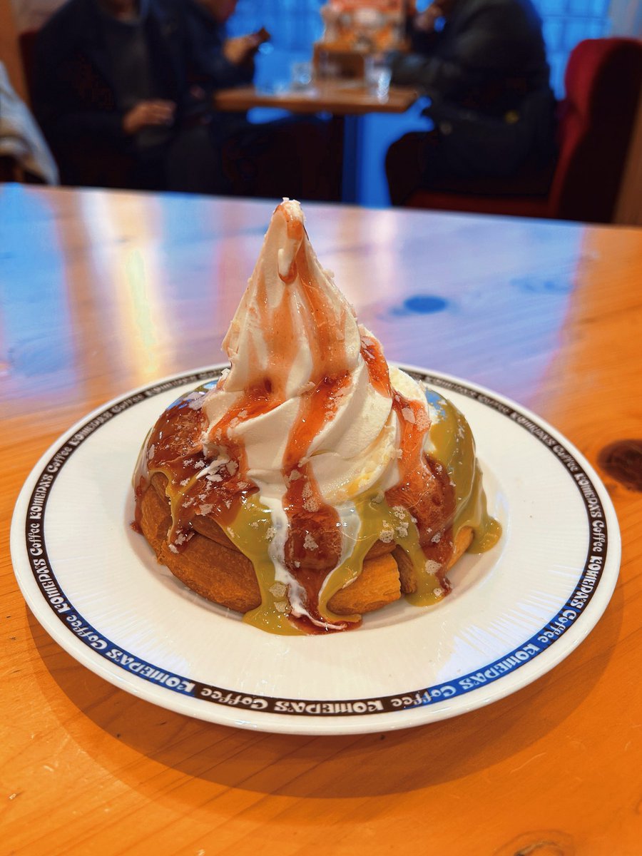 昨日、名古屋のrurudo先生ポップアップで等身大イヴちゃんに再会しました(*>ᴗ<*)
夕方コメダで期間限定のシロノワール ピスタチオルージュを食べました
ガラス張りで三越前を見下ろせたので、遅い時間に行ってたら雪の振る繁華街を見て楽しめそうでした( ˘͈ ᵕ ˘͈  ) 