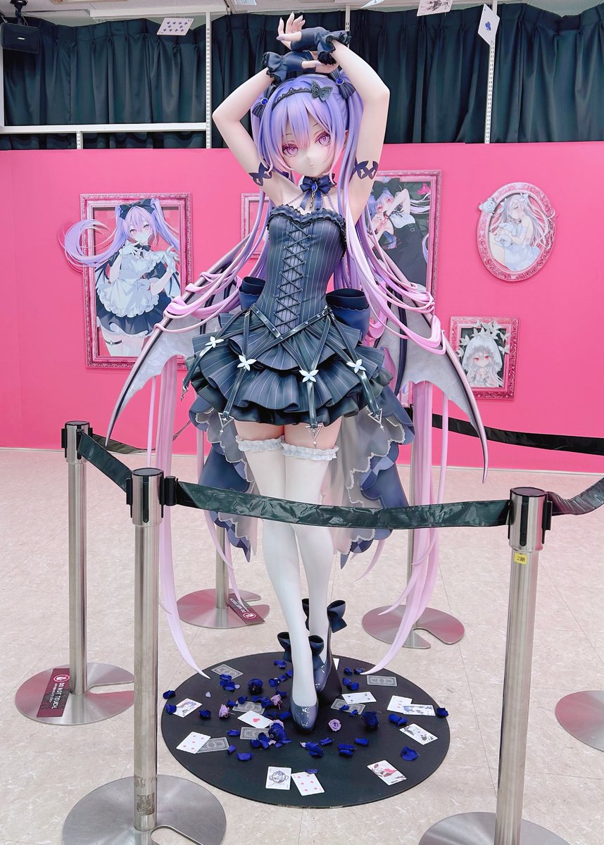 昨日、名古屋のrurudo先生ポップアップで等身大イヴちゃんに再会しました(*>ᴗ<*)
夕方コメダで期間限定のシロノワール ピスタチオルージュを食べました
ガラス張りで三越前を見下ろせたので、遅い時間に行ってたら雪の振る繁華街を見て楽しめそうでした( ˘͈ ᵕ ˘͈  ) 