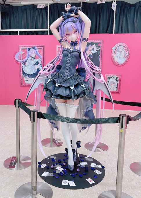 昨日、名古屋のrurudo先生ポップアップで等身大イヴちゃんに再会しました(*>ᴗ<*)
夕方コメダで期間限定のシロノワール ピスタチオルージュを食べました
ガラス張りで三越前を見下ろせたので、遅い時間に行ってたら雪の振る繁華街を見て楽しめそうでした( ˘͈ ᵕ ˘͈  ) 