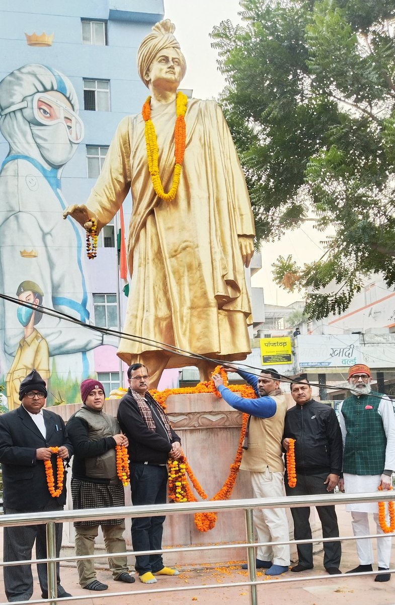 pramod_kr_sinha's tweet photo. राष्ट्रीय कायस्थ महापरिषद, जयपुर युवा संभाग के तत्वावधान मे भारतीय नवजागरण के अग्रदूत,युवाओं के पथ प्रदर्शक, महान दार्शनिक व चिन्तक स्वामी विवेकानंद जी के जयंती पर पटना के मौर्या कॉम्प्लेक्स स्थित आदमकद प्रतिमा पर माल्यार्पण कर भावभीनी श्रद्धांजलि दी गई। https://t.co/5ePWtae8GM