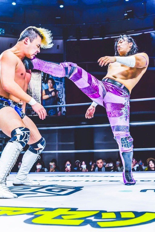 馬鹿野郎やわ。
僕たちは前回の大会を越えなければならなかった。
僕たちのレベル、強さは上回ったかもしれない。しかし、やはり会場をパンパンパンにしたかった。

馬鹿野郎ですわ。
今日朝活をして見にきてくれたあなたたちを絶対に満員のDGENERATIONS 大会に連れて行くよ。
#DGENERATIONS7 #ddtDGC