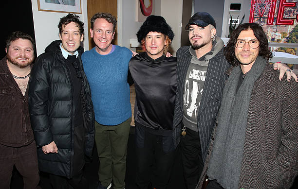 4Gelly's tweet image. NEW PHOTOS/ @adamlambert with the cast of the play "Messy White Gays " and Hillary Clinton last night in New York 🖤🖤
gettyimages.co.uk/search/2/image…
