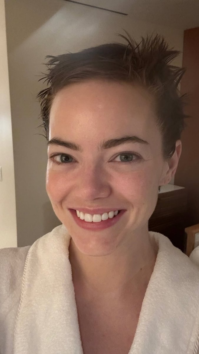 em1lystone's tweet image. growing that much hair in a year is impressive