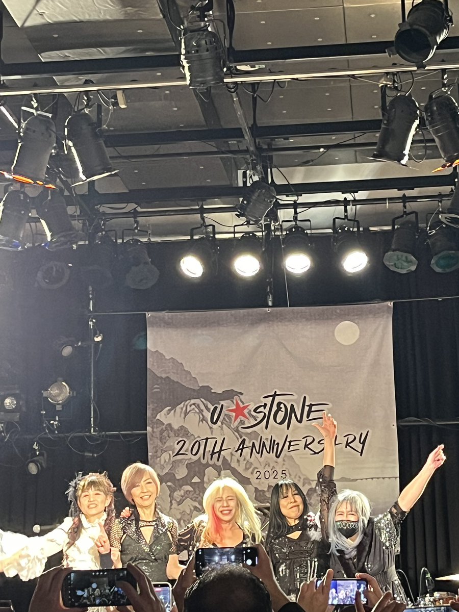 jun9600's tweet photo. 今日は初のshow-ya LIVEに！
めっちゃ楽しかったし、めちゃくちゃカッコ良かったぁ
パワフルで超〜最高でした✨✨✨ https://t.co/JlRB4AkXjI
