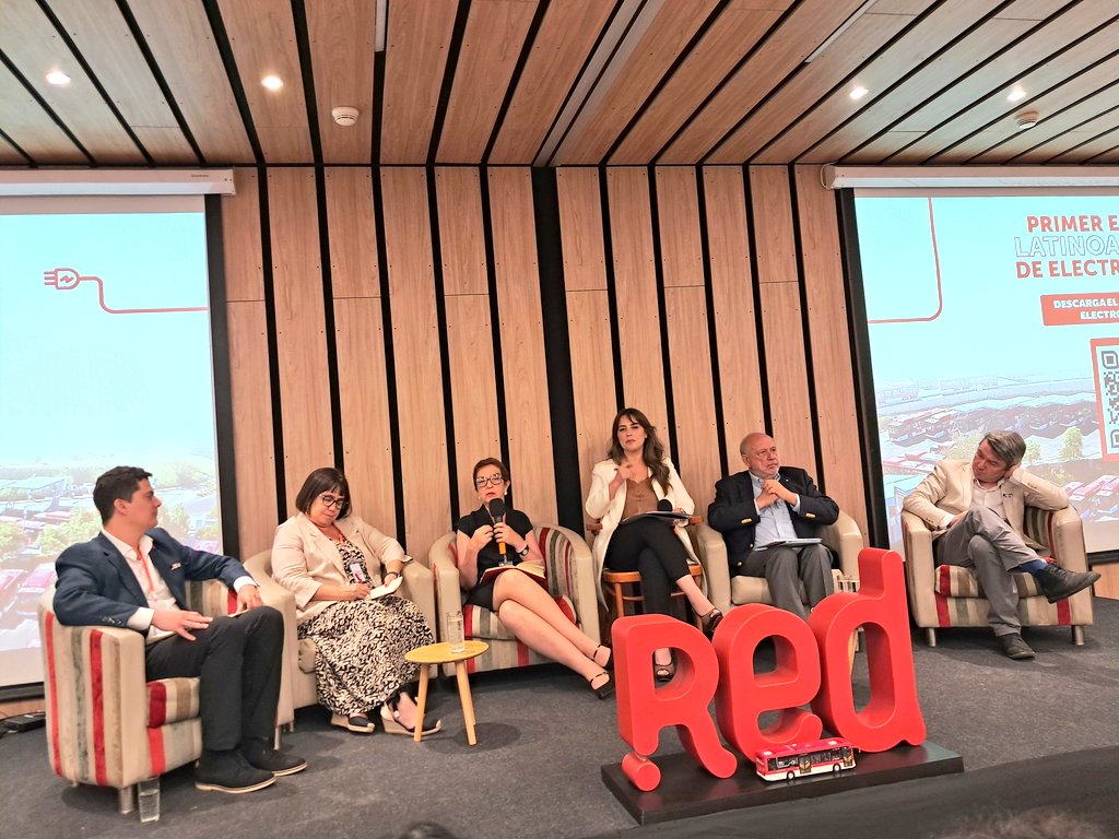 dhidalgo65's tweet photo. @DTPMet @JuanCaMunozA @PaolaTapiaSalas @UITPnews @Red_Movilidad @MTTChile #EncuentroRed
Política de estado, mirada más allá de un periodo
Siempre hay campo de mejora, seguir evolucionando
Proteger la participación del transporte público
@GloriaHutt ex-ministra de transporte y comunicaciones https://t.co/cBG57ugKiu