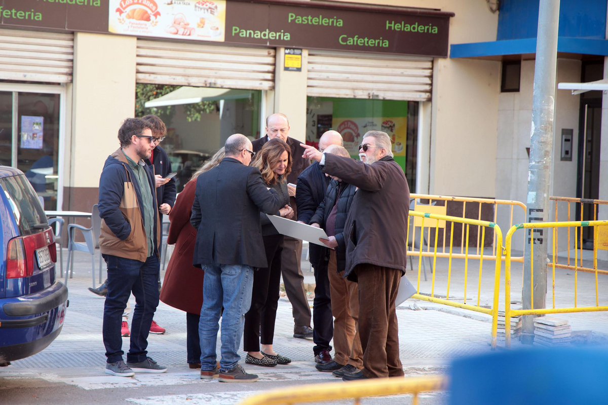 mjosecatala's tweet photo. Visitamos la renovación del alumbrado en el entorno del Mercado de Benicalap, con un 62% más de puntos de luz para ganar en seguridad y eficiencia. 

Llevamos más de 11M€ invertidos en dar respuesta a las peticiones de sus vecinos, como la habilitación de un nuevo centro de servicios sociales, más aparcamiento y mejora de parques infantiles, además del nuevo auditorio.