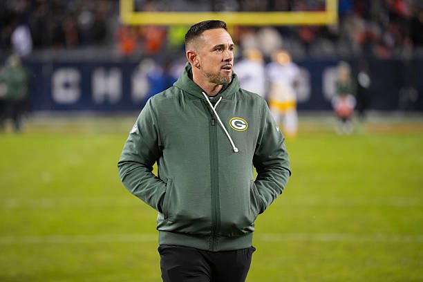 AdamSchefter's tweet image. Packers now are expected to try to work out a deal in the coming days to keep head coach Matt LaFleur in Green Bay, per sources.