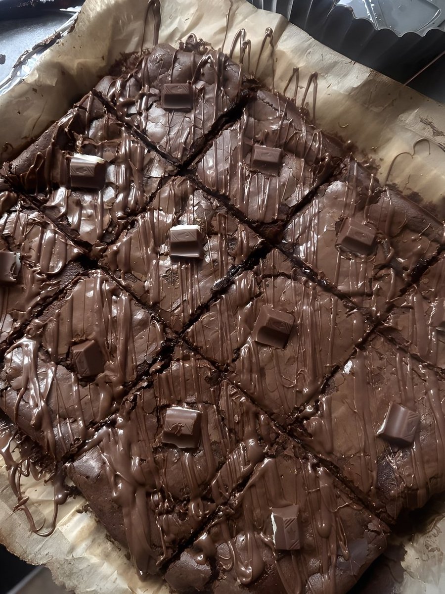 cuteonlyvibes's tweet image. I blocked all the weirdos so if u’re seeing this congrats you’re cool and here’s a brownie