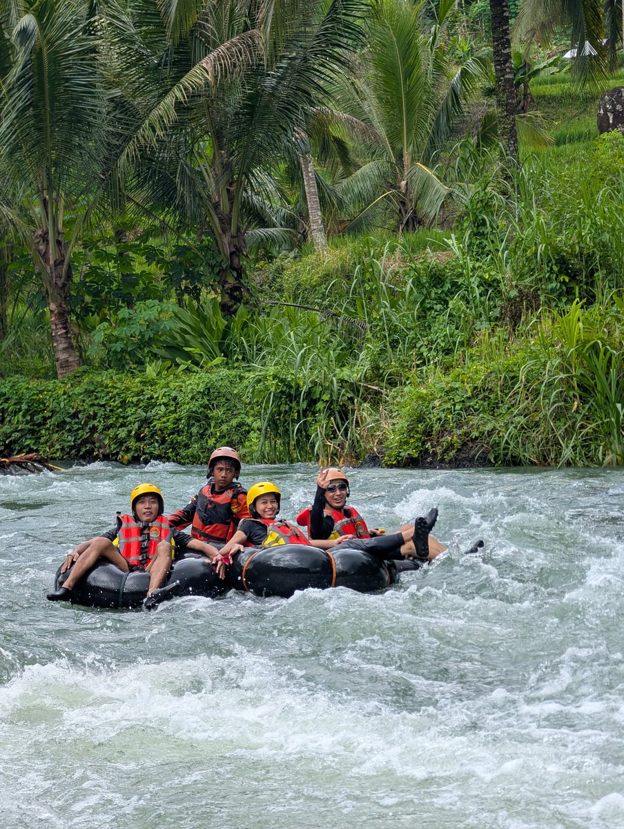 dshadowpages's tweet image. ternyata seruwww bgt, ini di rahayu river tubing kebumen jateng guys. yg nanya kalo ke kebumen main kemana, selain pantai cobain kesini deh