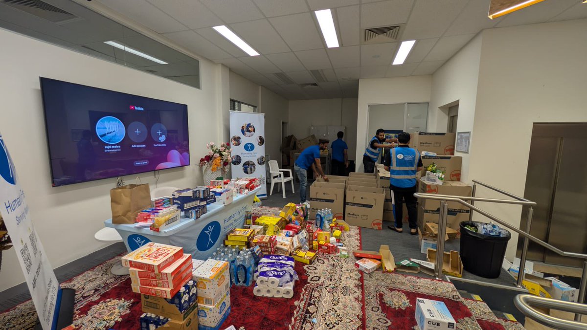 HFI1995's tweet image. As deadly #bushfires rage through the States of NSW and Victoria in southern #Australia, 350k hectares have been burned and 300 homes destroyed.

@HumanityFirstAu is on the ground in Seymour providing emergency packs for affected families.