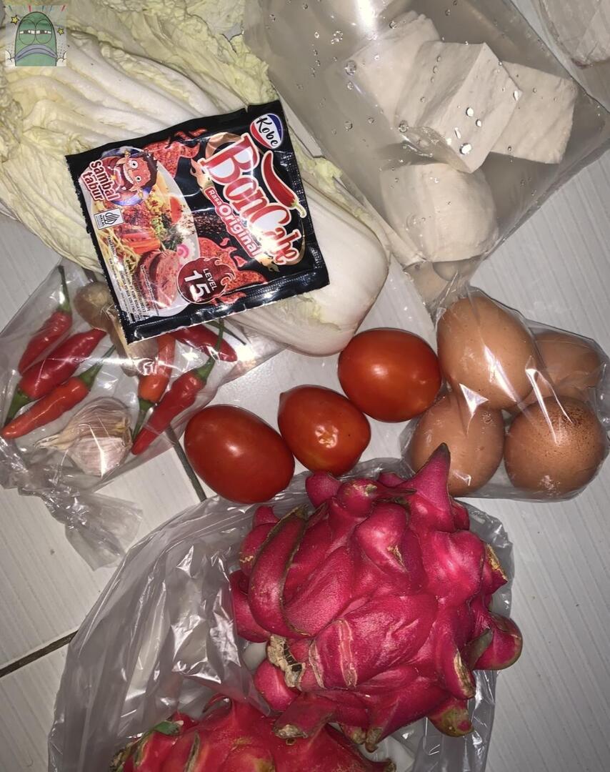 💚 sedi bngt jadi kost masak sndri biar hemat malah keknya lebih mahal dripada beli ini belanja abis 50k pdhl masak biar hemat n diet jg tp semua mahal buah naga aja 25k 2 biji woiii pemerintah tolong lah💔💔
