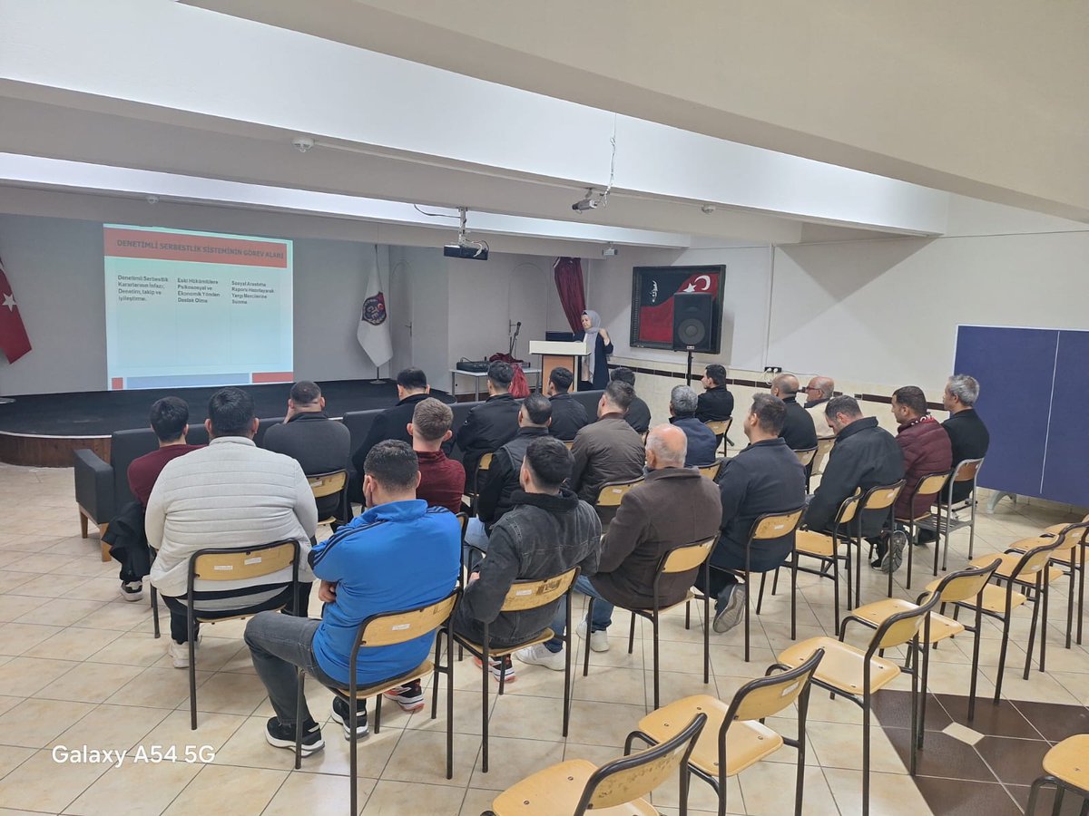 İskenderun Açık Ceza İnfaz Kurumunda bulunan tutuklu ve hükümlülere yönelik 08/01/2026 tarihinde  kurum personelleri Sosyolog Serap ARSLAN ve İnfaz ve Koruma Memuru Hasan ÇELİK tarafından Denetimli Serbestlik Bilgilendirme Semineri düzenledi.