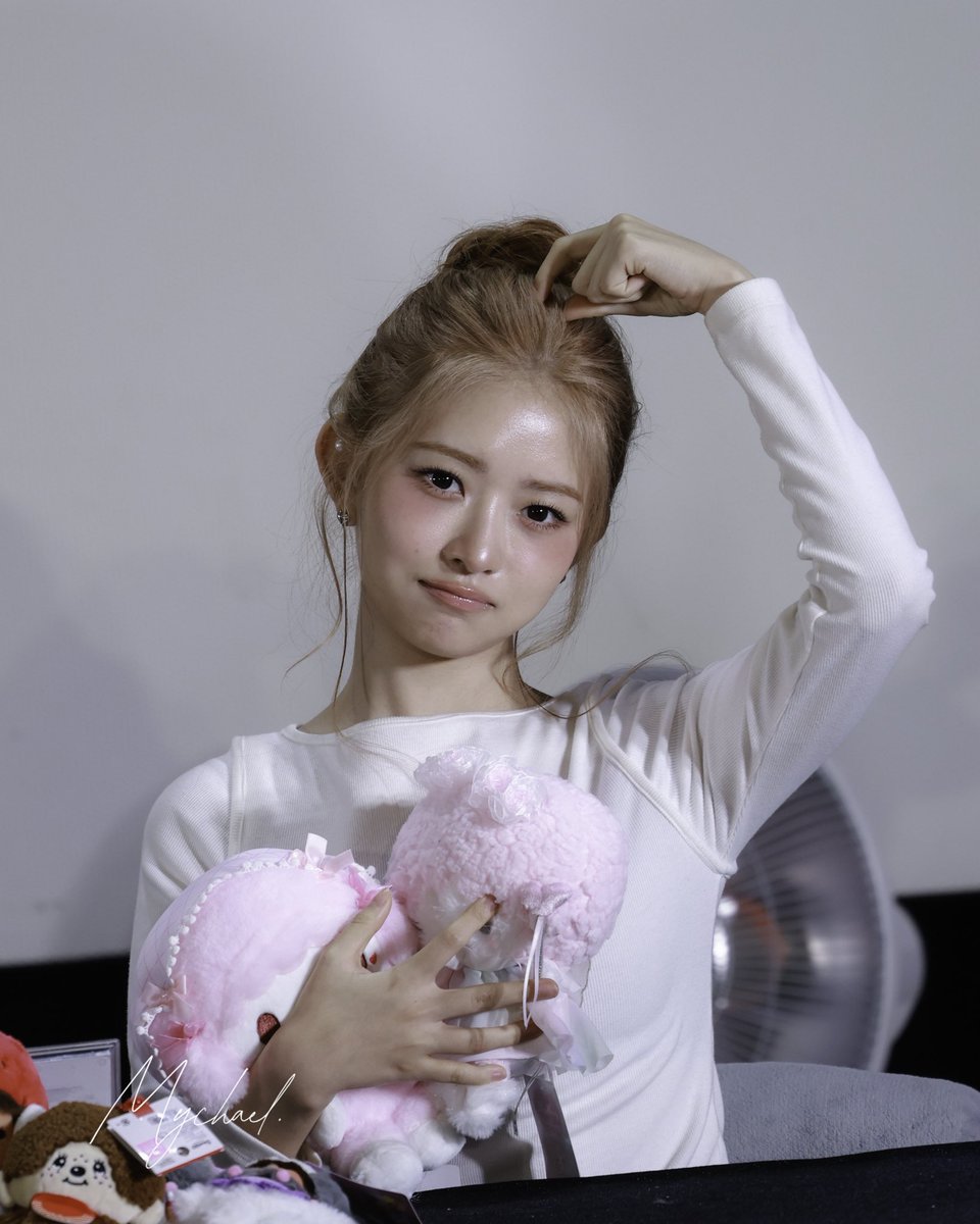 mychael7235's tweet image. 260111 IVE TPE FANSIGN

かわいい🧡

#IVE #아이브 
#REI #김레이 #直井怜