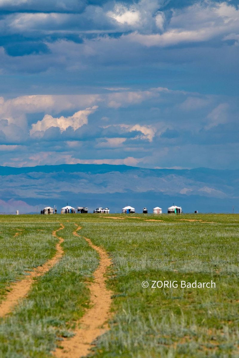 Энэ ёстой гоё зураг бнаа… Хүүхэд байхад хөдөө гэр минь яг ингэж айлсаж зусдаг байлаа даа