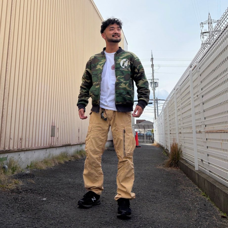 takeyuta0905's tweet photo. ネイバーフッドのスウェットに
ラルフローレンのカーゴパンツ🔥

tops：#neighborhood
t-shirt：#theflathead
pants：#poloralphlauren 
shoes：#newbalance990v5 

#アメカジ #ミリタリー #古着 https://t.co/7hkLXur8eT