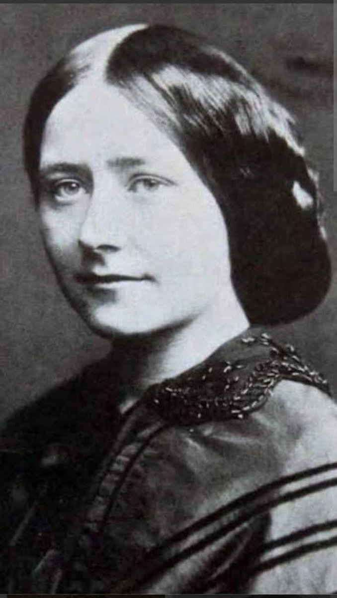 SIKORA_slava's tweet image. Он отнял у неё молодость, тело, детей — а потом заявил всему миру, что она сама — проблема..
Он бросил её после десяти беременностей за пятнадцать лет.
В национальных газетах он называл её умственно отсталой.
Оставил девять из десяти их детей.
Её собственная сестра осталась с…