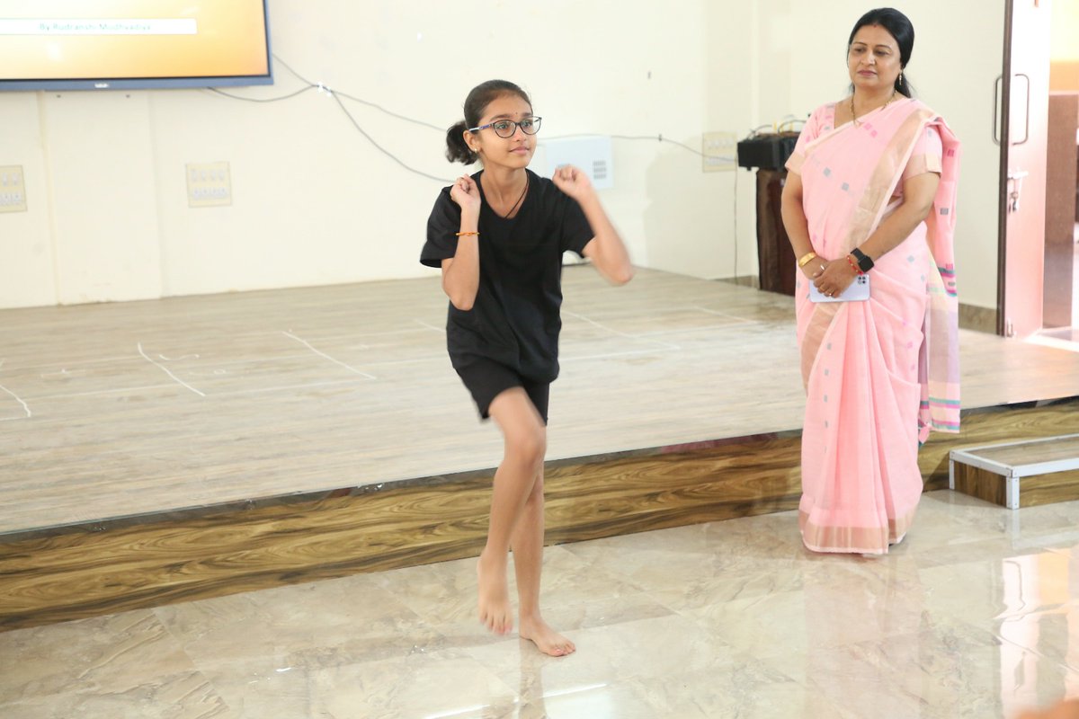 TatachemG's tweet photo. Proud moment for DAV, Mithapur &amp; India 🇮🇳! Class 6 student Rudranshi Modhvadiya sets a new Guinness World Record for Most Knee-to-Elbow Steps in 30 seconds (Under 16s) with 91 steps, breaking the previous record of 79 (Sufiyan, Pakistan) Congratulations! 👏🎉 @AnupamPKher https://t.co/HXYabH9dtp