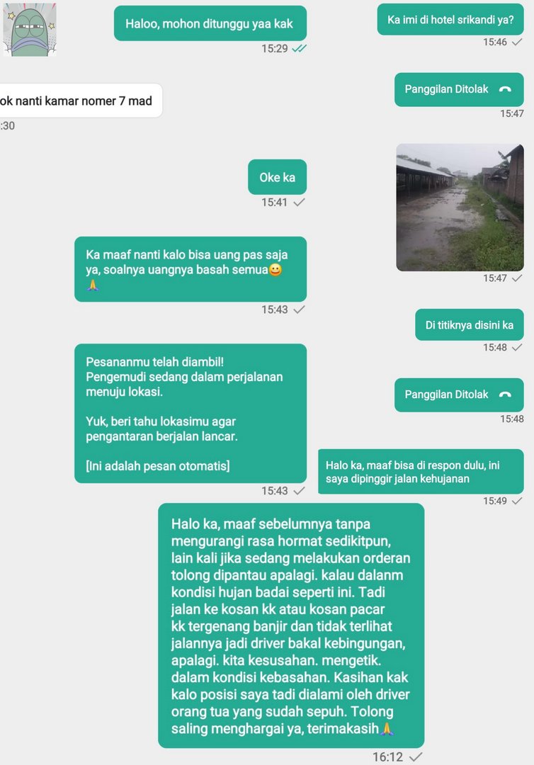 tanyarlfes's tweet image. 💚 Day 1 kerja driver shopeefood pas hujan badai, pulang pulang nangis kejer dijalan (ak cewe)😭  Udah diturutin nganter ke kamar taunya lagi berduaan sm cwo nya, sedangkan ak dipinggir jalan kebasahan. I hate my life😭