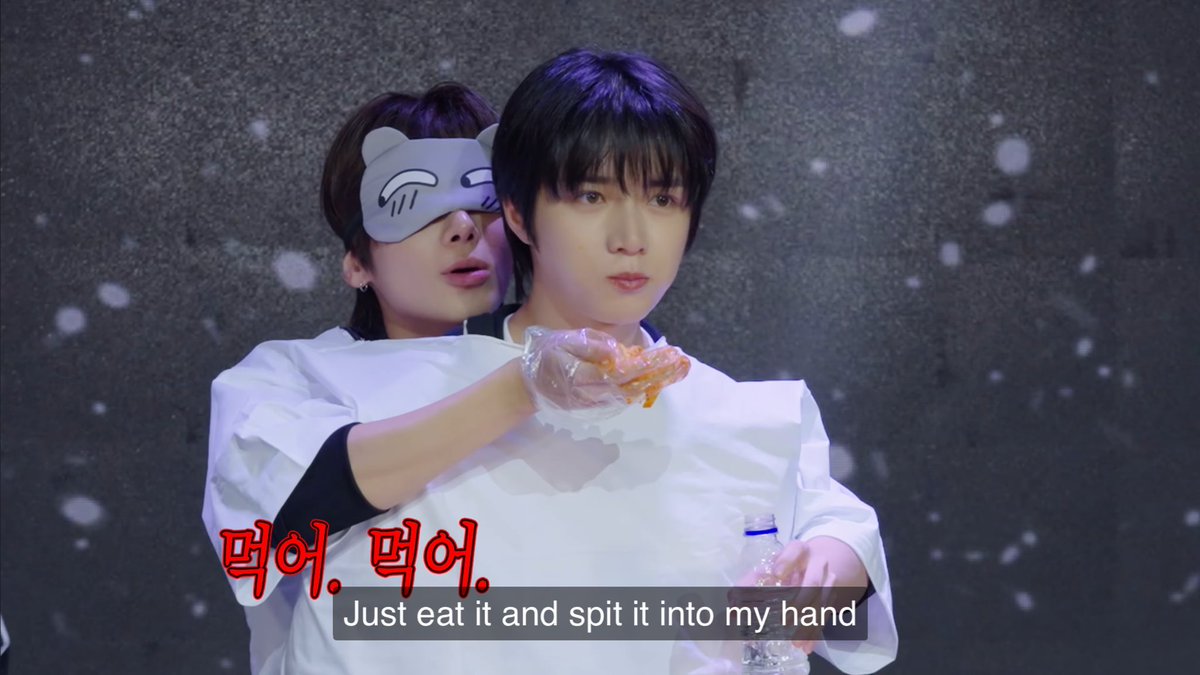 tyuncircle's tweet image. the difference between taehyun and beomgyu when they feed each other is killing me