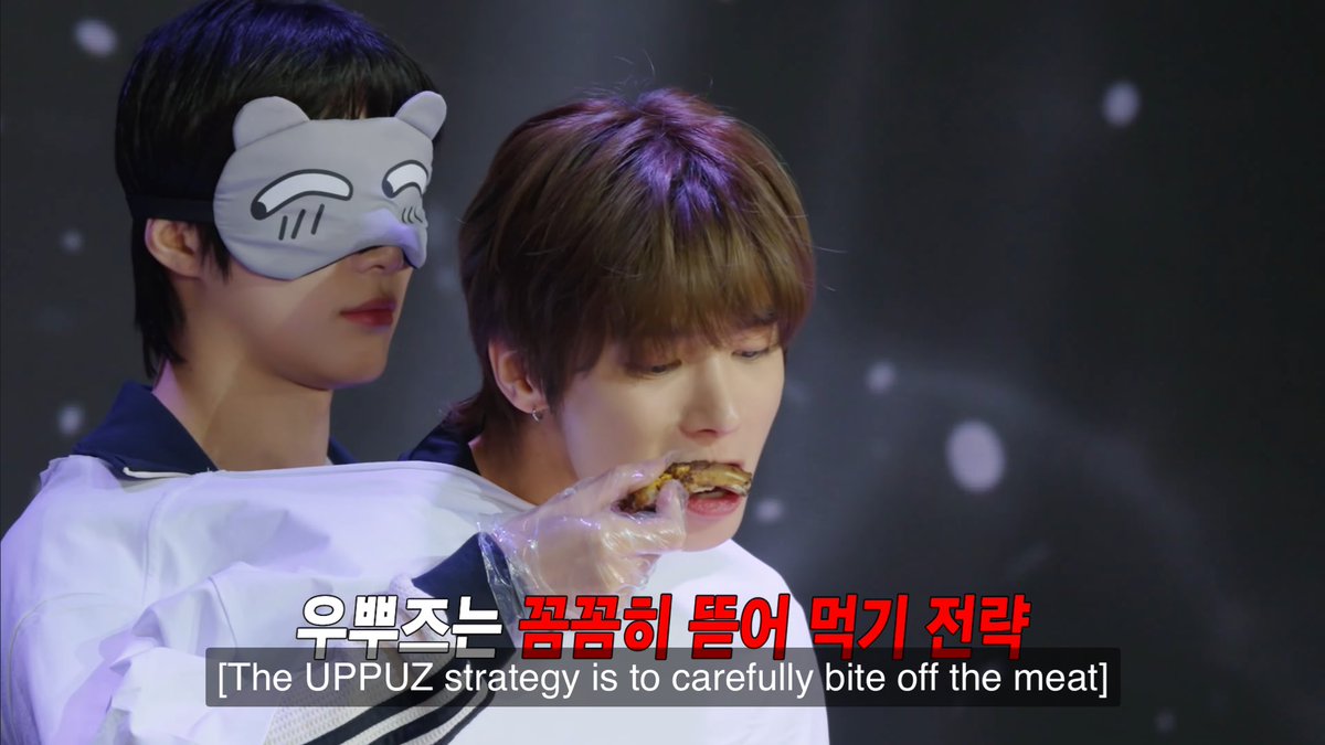 tyuncircle's tweet image. the difference between taehyun and beomgyu when they feed each other is killing me