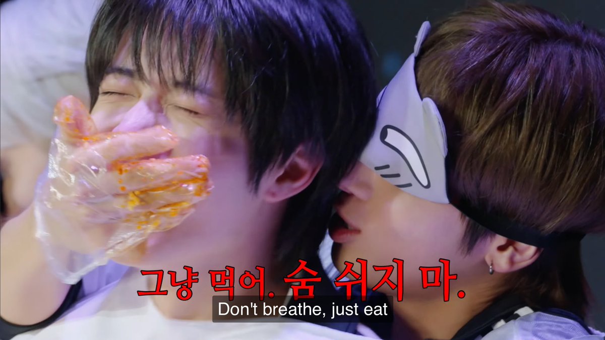 tyuncircle's tweet image. the difference between taehyun and beomgyu when they feed each other is killing me