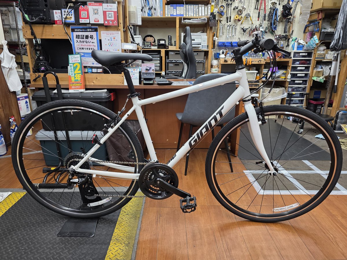 3196kintarou's tweet photo. ご注文頂きました
GIANT ESCAPE R3 パールホワイト 465mm(S)
組み上がりました。
通勤・通学から普段使いまで、
軽快で扱いやすい定番クロスバイクです。
ありがとうございました。
#サイクルショップ金太郎
#GIANT
#ESCAPER3
#クロスバイク
#納車準備
#大阪
#堺
#石津川 https://t.co/ItMAGJDicU