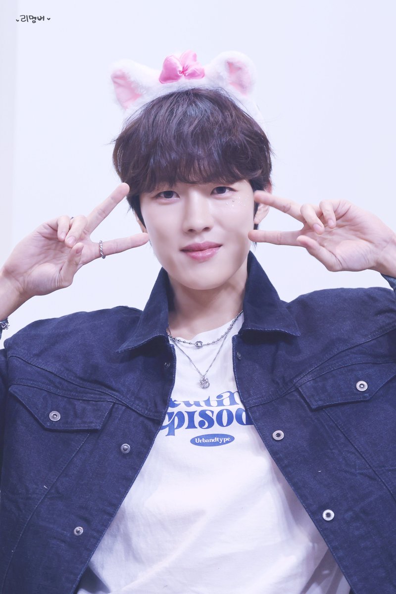 260109 프롬 5차 팬싸        

열냥이 뿌이 vv ✌️

  #이성열 #LEESUNGYEOL #Asteroid #성열 #sungyeol