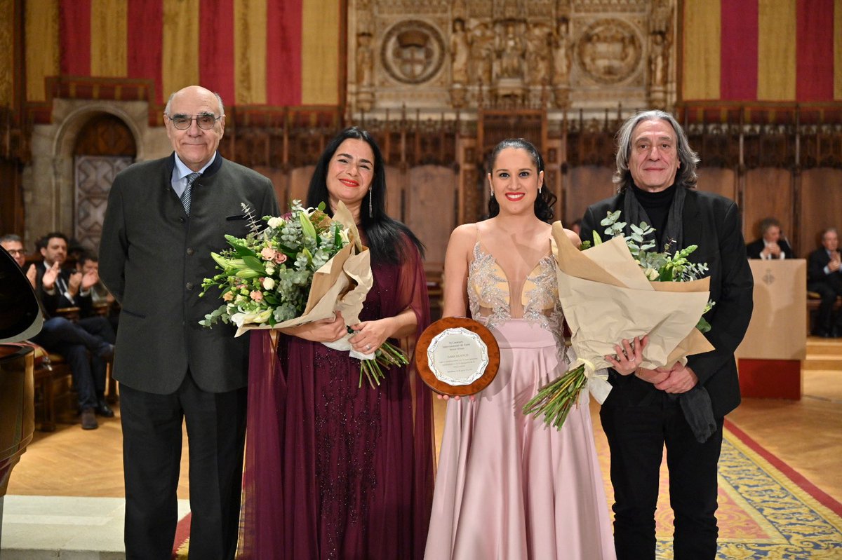 JordiMadd's tweet image. Article #Escenaris #Escenarios sobre l’acte inaugural 63a ed. @ConcursoVinas a @LaVanguardia 
Amb un preciós #recital de @SaraBlanch_SB acompanyada al piano per V.#GarciaDiepa al #SalóDeCent @bcn_ajuntament #ValentíOviedo @Liceu_cat #ópera #Barcelona #Liceu