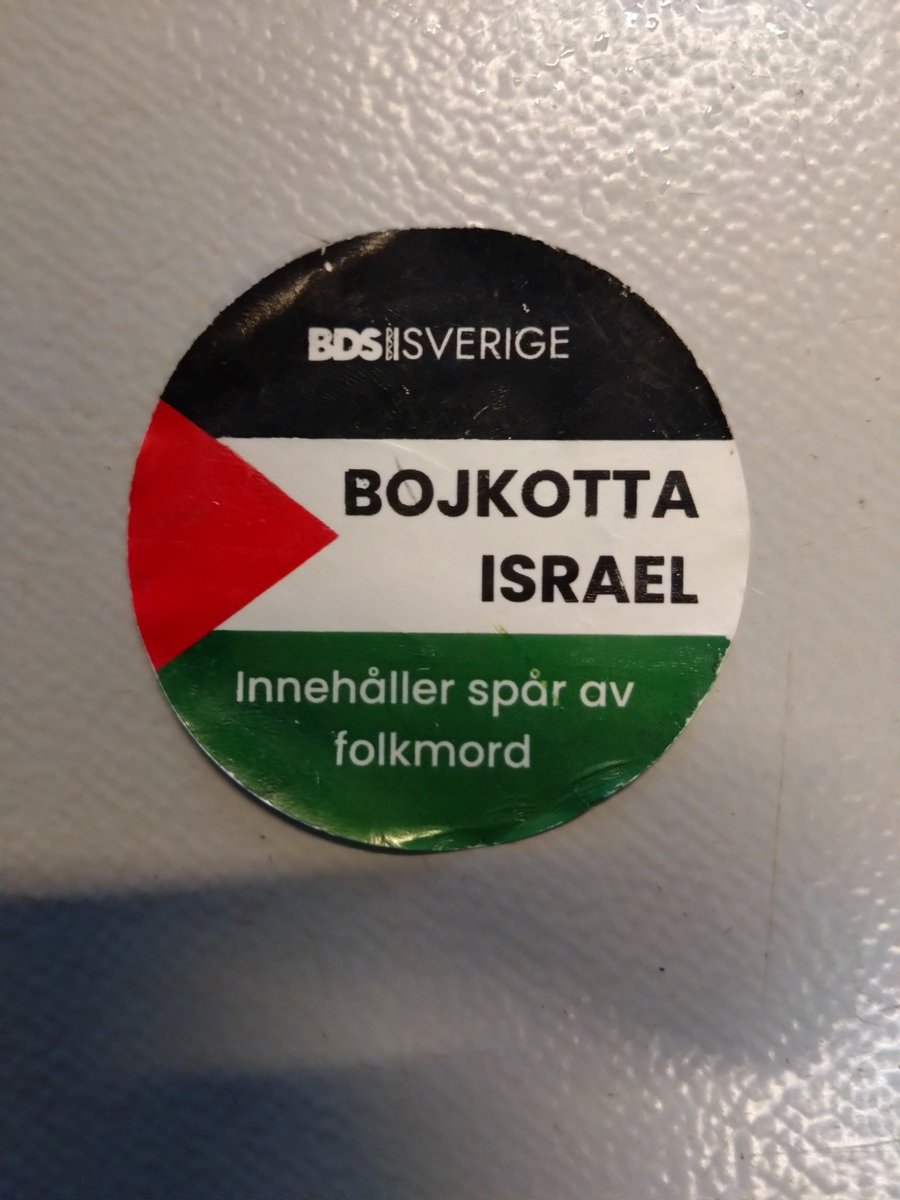 scooterjuden's tweet image. Och så har någon valt att dekorera mitt skåp på jobbet igen. Fräscht!